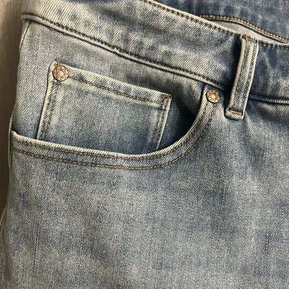 Woman’s Soft Surroundings ultimate denim slim leg crop jeans light wash 18W NWT - Picture 4 of 8